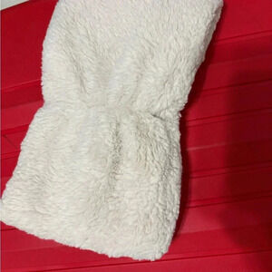 Uniqlo Cozy White Fleece Scarf